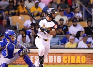 Águilas blanquean 4-0 al Licey en su primer enfrentamiento de la temporada