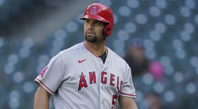 Albert Pujols suena como candidato a dirigir a los Angelinos