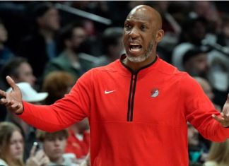 Rozier y Billups no cobrarán su sueldo tras su detención