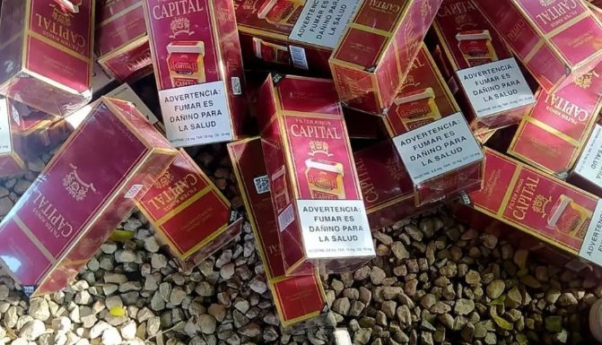 Ejército confisca 10 mil cigarrillos de contrabando a un pasajero de autobús en Azua