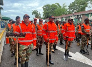 Comisión Militar y Policial entra en acción; acude a barrios afectados por inundaciones