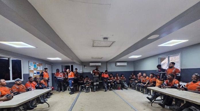 CORMIDOM informa son ochenta los trabajadores atrapados tras derrumbe