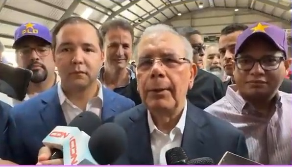 Danilo Medina alerta: “El Gobierno tendrá que pagar 324 mil millones solo para pagar intereses. Esta economía no resiste otro año así. Eso es peligroso.”