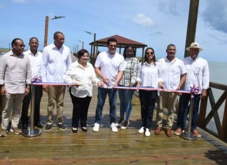 Ministro de Turismo, David Collado, entrega reconstruido muelle turístico de Miches
