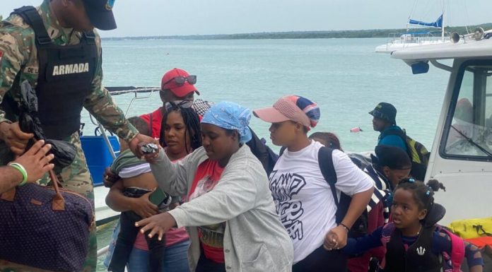 Ministerio de Defensa, a través de la Armada, ejecuta operativo de evacuación en Isla Saona ante los efectos de la tormenta Melissa