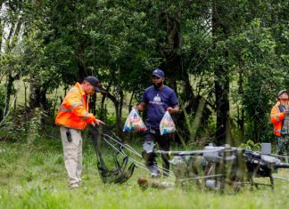 Drones del 911 son utilizados para realizar entrega de kits de raciones crudas a familias incomunicadas en Santo Domingo Norte