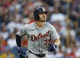 Detroit toma ventaja con un batazo clave de McKinstry en entradas extras