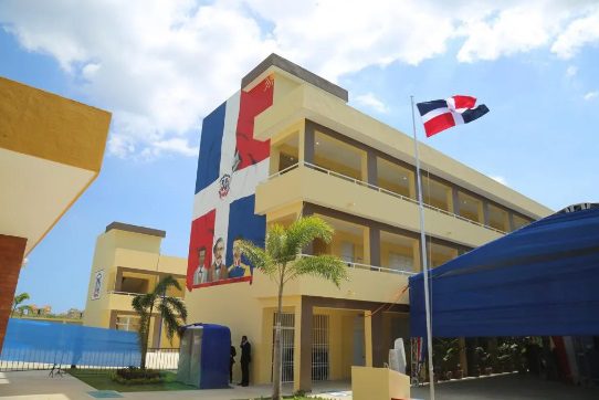 Reportaje- Sanción anunciada por autoridades no calma ira de la población contra profanadoras de escuela