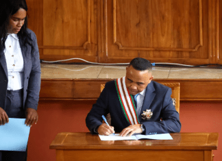 El líder del golpe militar en Madagascar es juramentado como presidente interino