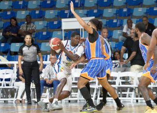 Fitzgerald y De la Cruz lideran a Los Prados frente a Huellas del Siglo en el TBS Distrito 2025