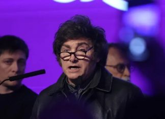 La imagen negativa de Javier Milei sube a 63 % a tres semanas de los comicios en Argentina, según un sondeo