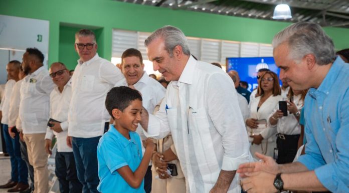 Presidente Abinader inaugura Liceo Padre José Salvador Fernández de 24 aulas en Bonao, que beneficiará a más 800 estudiantes