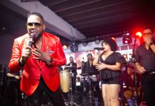 JAVIER, “EL NEGRO DE LA SALSA”, DESLUMBRA EN UN ‘SOLD OUT’ CON UN SHOW ÉPICO DE DOBLE ORQUESTA.