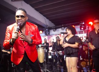 JAVIER, “EL NEGRO DE LA SALSA”, DESLUMBRA EN UN ‘SOLD OUT’ CON UN SHOW ÉPICO DE DOBLE ORQUESTA.