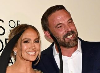 Jennifer Lopez y Ben Affleck se reencuentran en el estreno de “El beso de la mujer araña“
