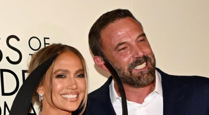 Jennifer Lopez y Ben Affleck se reencuentran en el estreno de “El beso de la mujer araña“
