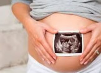 La tasa de fecundidad de América Latina y el Caribe alcanzó 1,8 hijos por mujer en 2024