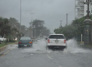 Aguaceros copiosos, tronadas aisladas y ráfagas de viento afectan este domingo República Dominicana