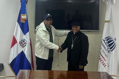 Obispo electo Manuel Ruiz, gira visita Dirección de Asistencia Social; harán “alianza estratégica” para favorecer a familias pobres