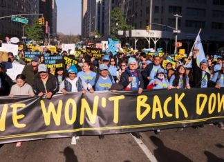 Trump aprieta con nueva tarifa migratoria a indocumentados en Estados Unidos