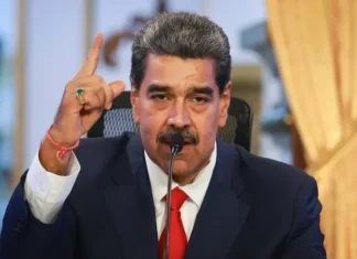 Maduro busca despojar de nacionalidad venezolana a opositor en medio de tensión con EE.UU.