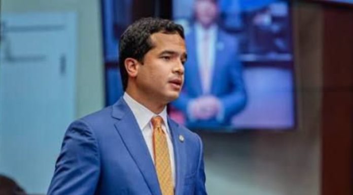 Omar Fernández pide suspensión de labores y despacho de estudiantes ante lluvias que afectan RD