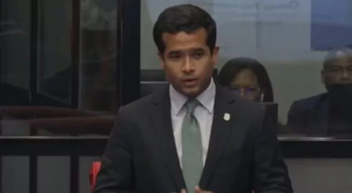 Omar Fernández exige cumplir la ley y liberar de impuestos salarios de hasta RD$52,000