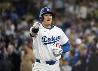 Ohtani conecta tres jonrones y lanza seis ceros para llevar a los Dodgers a la Serie Mundial