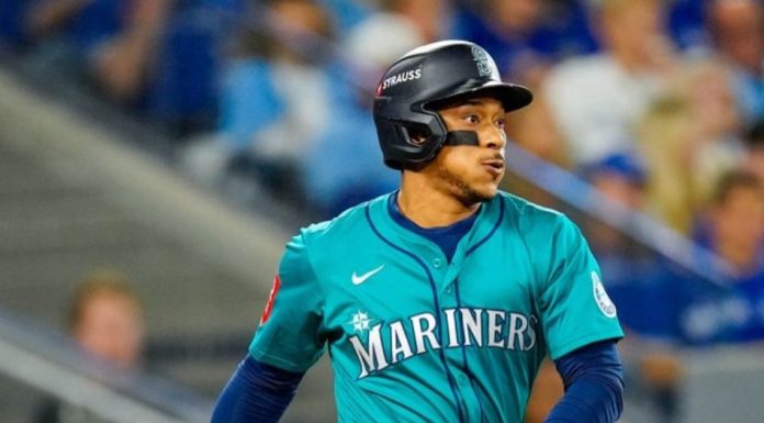Marineros apabullan a Toronto y viajan a Seattle con ventaja 2-0 en la Serie de Campeonato