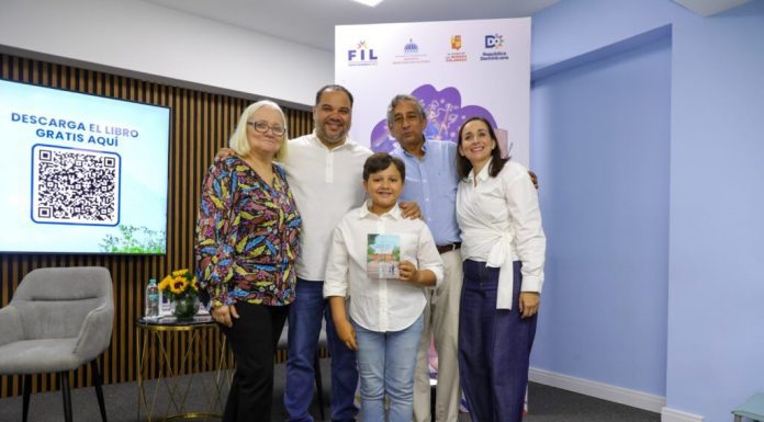 Pablo Ulloa pone en circulación libro República Dominicana: un legado para mi hijo