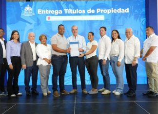 Presidente Abinader y ministro Bonilla entregan 551 títulos de propiedad en Sabana Pérdida