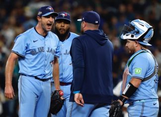 Scherzer desafía al tiempo y guía a los Blue Jays a empatar la Serie de Campeonato