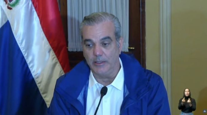 Presidente Abinader mantiene suspensiones de laborales y de docencia este jueves para provincias en alerta roja