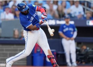 Toronto repite paliza a los Yankees y se pone 2-0 en la Serie Divisional