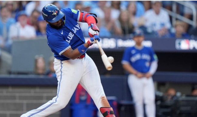 Toronto repite paliza a los Yankees y se pone 2-0 en la Serie Divisional