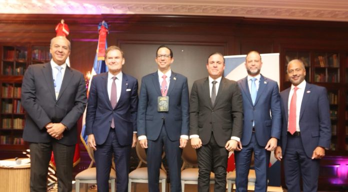 Jean Luis Rodríguez destaca en Canadá el potencial de República Dominicana para la inversión portuaria