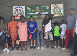 Ejército apresa conductor y cobrador de minibús por tráfico de haitianos indocumentados en Dajabón
