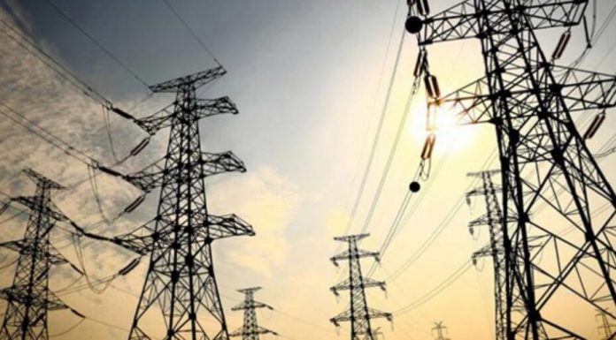 Gobierno de Chile dice que «compensará» a familias por cobros extra en cuentas de la luz