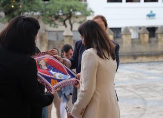 Arriba al país la embajadora norteamericana Leah Campos y su primera visita fue a la catedral