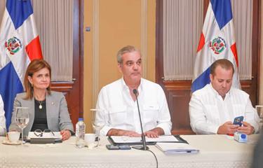 Gobierno suspende docencia miércoles y jueves, y labores desde la 1:pm por tormenta Melissa