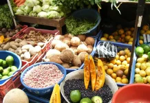 Reportaje- Amas de casa y comerciantes insisten precios alimentos están altos, pese  inflación controlada BC