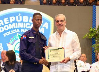 Presidente Abinader juramenta 2,421 nuevos agentes, con ello suman 6,500 policías formados en el marco de la Reforma Policial