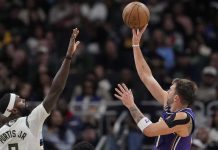 Doncic majestuoso en victoria de los Lakers sobre los Bucks en la NBA