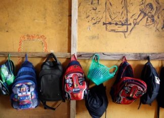 Escapan 50 de los más de 300 estudiantes secuestrados de un internado en Nigeria