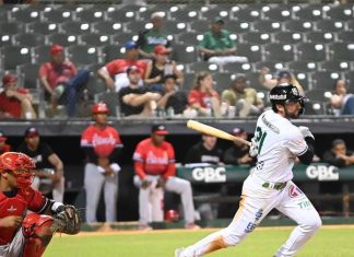 Las Estrellas Orientales doblegan a los Leones en el estadio Tetelo Vargas