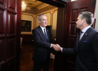 Presidente Abinader recibe al secretario de Defensa de EE. UU., Pete Hegseth en el Palacio Nacional