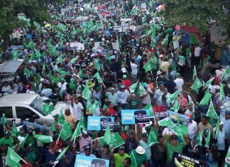 Miles acompañan a Leonel en marcha contra la carestía de la vida