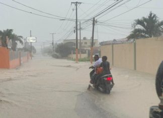 Inundaciones afectan cientos de viviendas en Barahona; los organismos de emergencia realizan evacuaciones