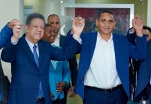 Leonel juramenta en la Fuerza del Pueblo a Bernardo Arroyo, hermano de Nelson Arroyo vicepresidente del PRM