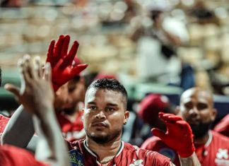 Leones y Gigantes dividen honores en intensa doble jornada en el Quisqueya